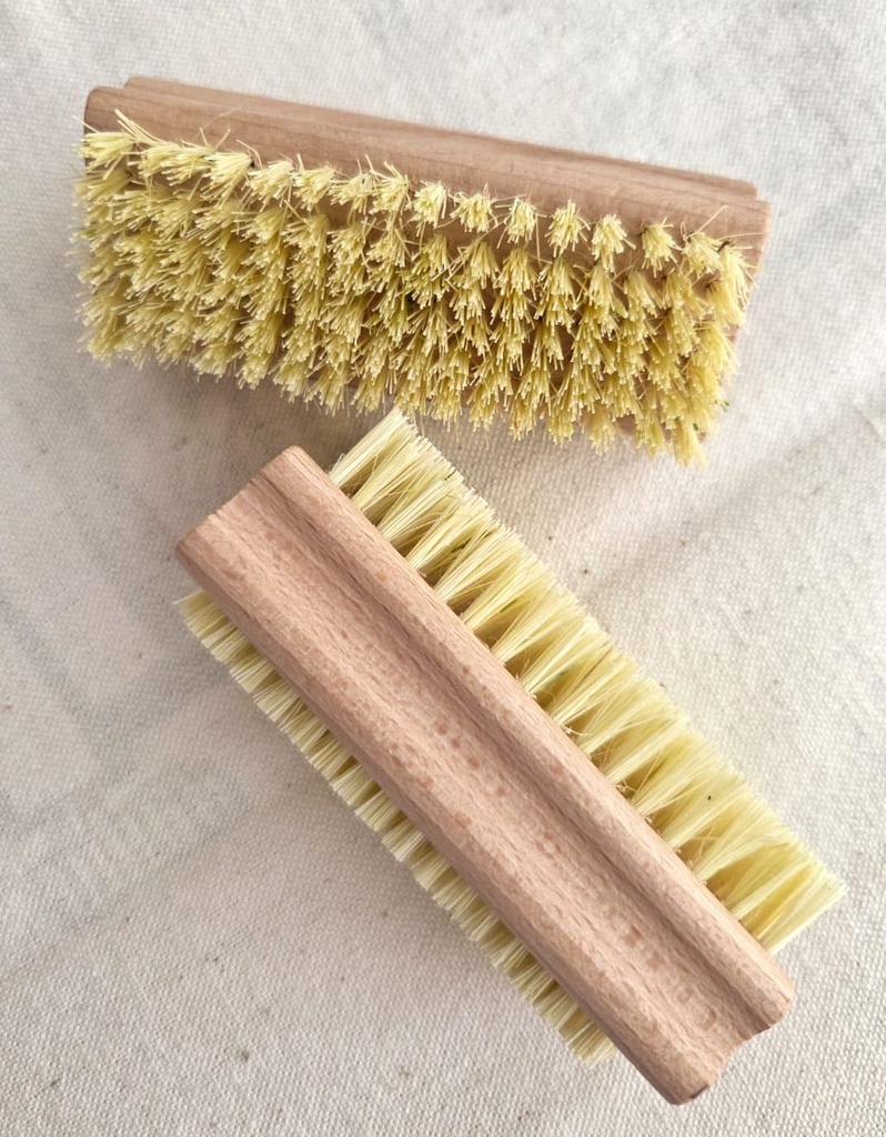 Cepillo uñas madera haya suave