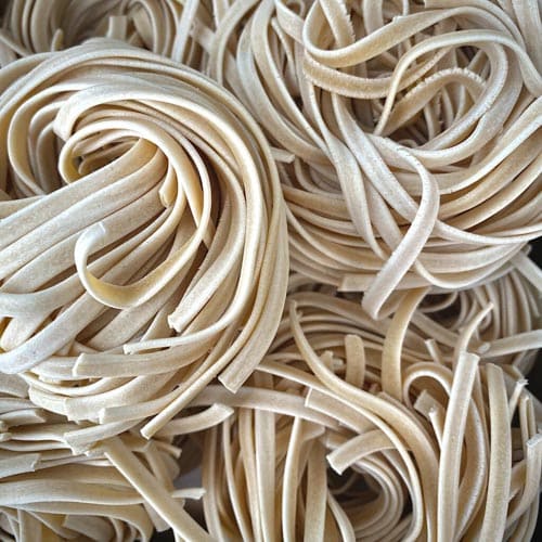 Organic tagliatelle nest of durum wheat with garlic